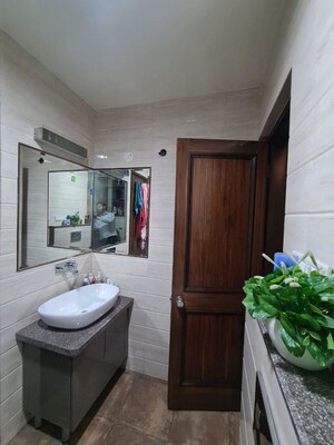 Team Area in 3.5 BHK Builder Floor at Orchid Island, Sector 51 – for Rent