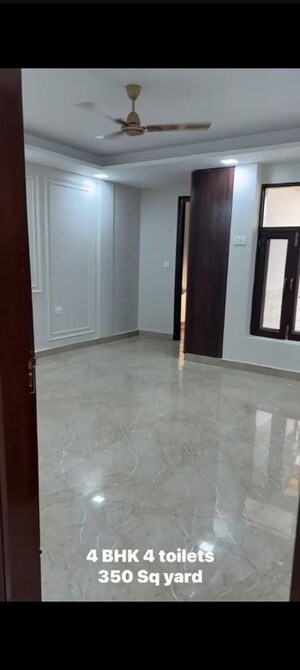 Room in 4 BHK Builder Floor at Green Fields Colony – for Rent