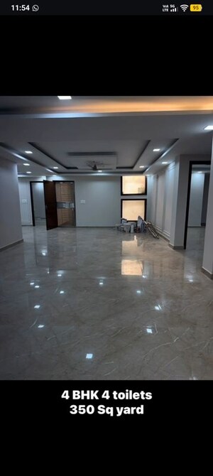 Room in 4 BHK Builder Floor at Green Fields Colony – for Rent
