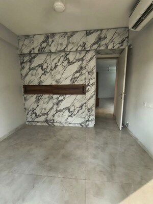 Room in 3 BHK Apartment at Signature Global City, Sector 37d – for Rent