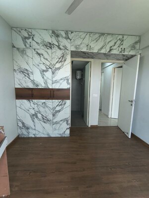 Room in 3 BHK Apartment at Signature Global City, Sector 37d – for Rent
