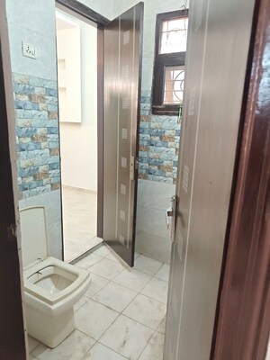 Building Lobby in 3 BHK Builder Floor at Green Fields Colony – for Rent