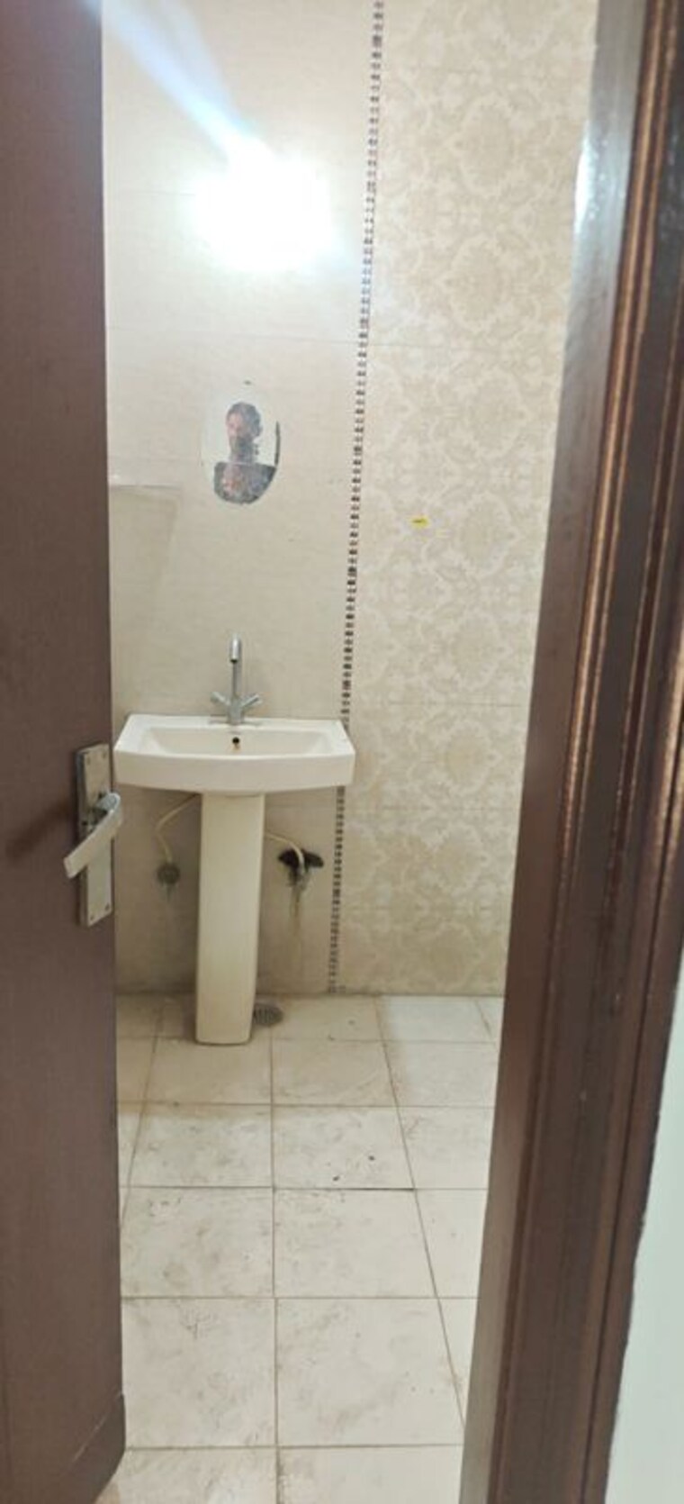 Bathroom, green fields colony 3 Bedroom 200 Sq.Yd. Builder Floor In Green Fields Colony Faridabad 10619185