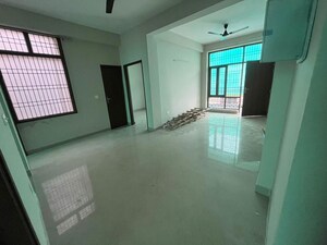 Room in 3 BHK Apartment at BPTP The Resort, Sector 75 – for Sale
