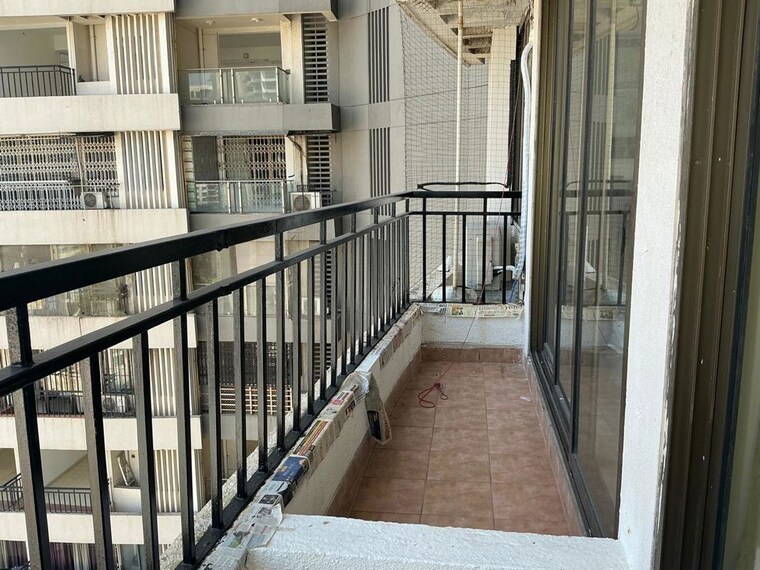 Balcony, satellite-tower 3 Bedroom 1700 Sq.Ft. Apartment In Goregaon East Mumbai 10619247