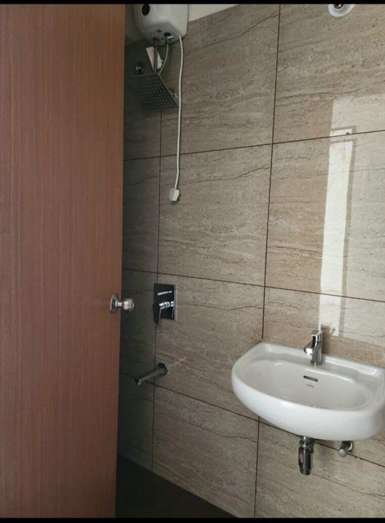 Bathroom, chandak-34-park-estate 2 Bedroom 617 Sq.Ft. Apartment In Goregaon West Mumbai 10619271