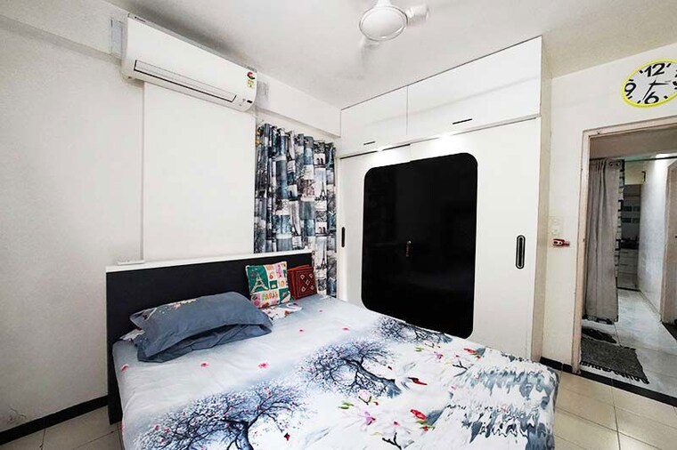 Bedroom, satellite 3 Bedroom 130 Sq.Yd. Apartment In Satellite Ahmedabad 10619268