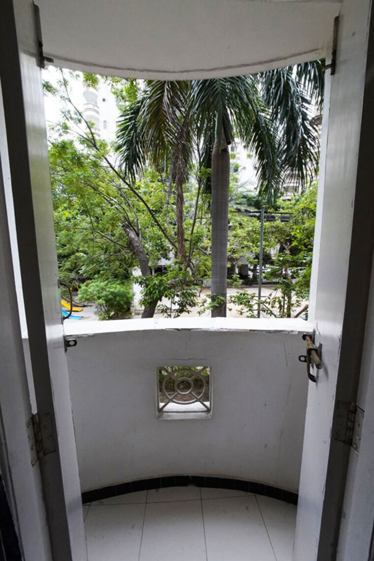 Balcony, satellite 3 Bedroom 130 Sq.Yd. Apartment In Satellite Ahmedabad 10619268