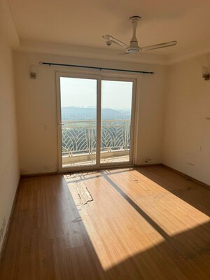 Room in 3 BHK Apartment at AIPL The Peaceful Homes, Sector 70a – for Rent
