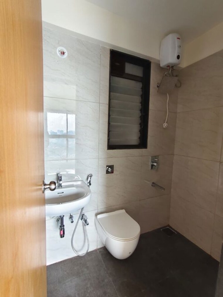 Bathroom, chandak-34-park-estate 3 Bedroom 821 Sq.Ft. Apartment In Goregaon West Mumbai 10619277