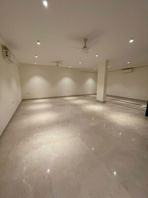 Room in 4 BHK Builder Floor at Greater Kailash ii – for Rent