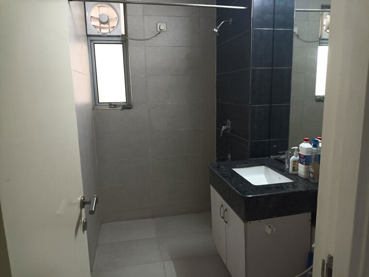Bathroom, sector 23 3 Bedroom 1550 Sq.Ft. Builder Floor In Sector 23 Gurgaon 10619090