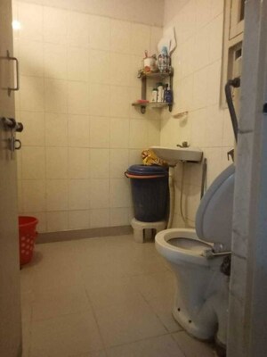 Bathroom in 1 BHK Builder Floor at Sector 21 – for Rent