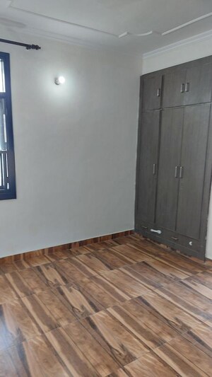 Room in 2 BHK Builder Floor at Sector 21 – for Rent