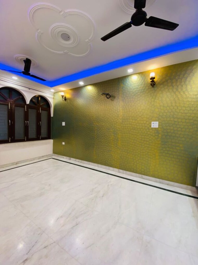 Room, dwarka mor 2 Bedroom 55 Sq.Yd. Builder Floor In Dwarka Mor Delhi 10619384