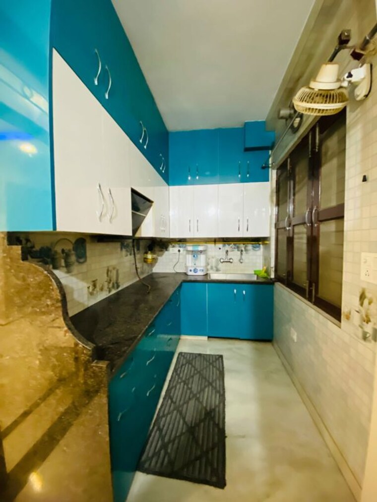 Kitchen, dwarka mor 2 Bedroom 55 Sq.Yd. Builder Floor In Dwarka Mor Delhi 10619384