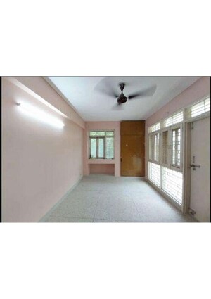Room in 2 BHK Builder Floor at Sector 21 – for Rent