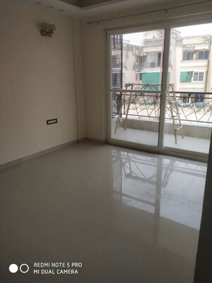 Room in 4 BHK Builder Floor at Versalia WoodWinds, Sector 67 – for Rent