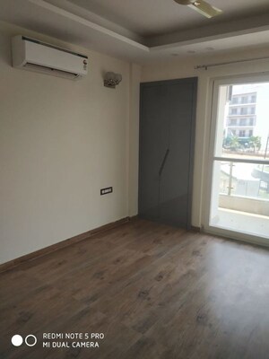 Room in 4 BHK Builder Floor at Versalia WoodWinds, Sector 67 – for Rent