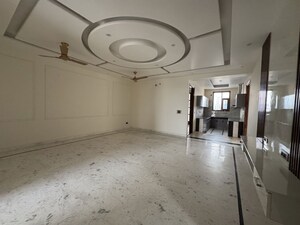 4 BHK Builder Floor For Rent in Sector 27