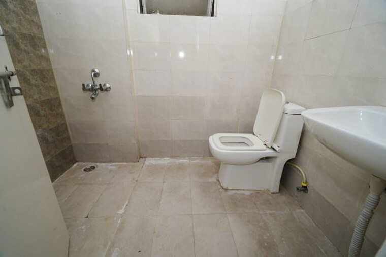 Bathroom, suncity-avenue-102 2 Bedroom 725 Sq.Ft. Apartment In Sector 102 Gurgaon 10619420