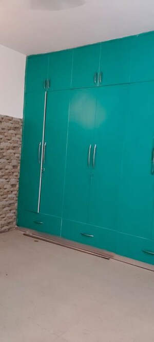 Furnished Amenities in 3 BHK Villa at Puri Vip Floors, Sector 81 – for Rent