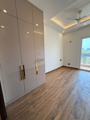 Room in 3 BHK Builder Floor at Palam Vihar – for Rent