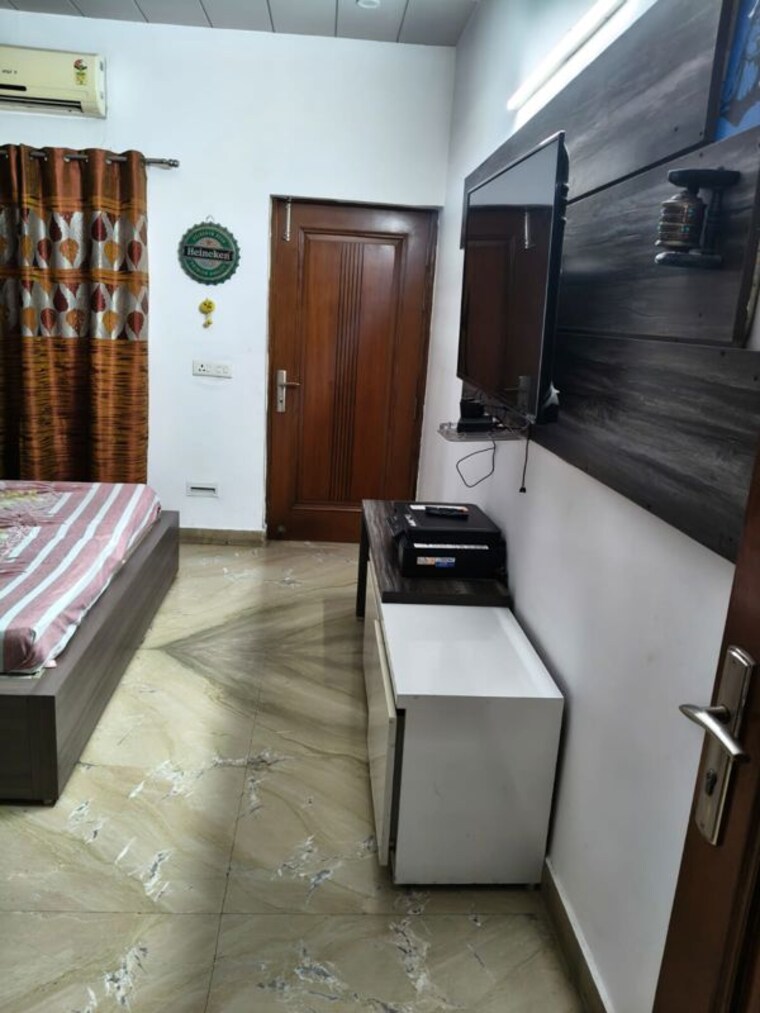 Room, sector 7 3 Bedroom 1685 Sq.Ft. Apartment In Sector 7 Faridabad 10619459