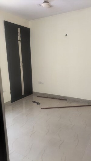 Room in 3 BHK Apartment at SRS Royal Hills, Sector 87 – for Rent