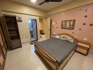 Team Area in 2 BHK Apartment at Versova – for Rent