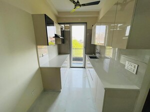 Team Area in 1 BHK Builder Floor at Sector 52 – for Rent