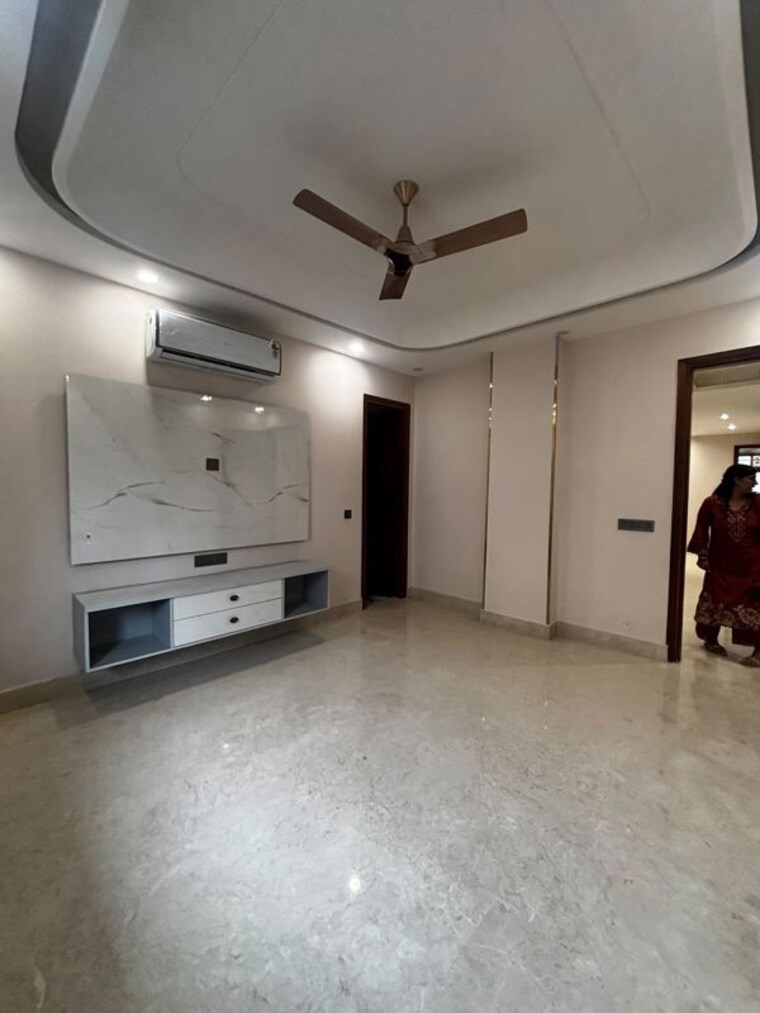 Room, sector 51 3 Bedroom 2000 Sq.Ft. Builder Floor In Sector 51 Gurgaon 10619513