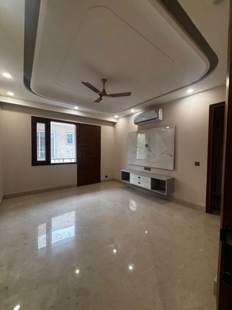 Room, sector 51 3 Bedroom 2000 Sq.Ft. Builder Floor In Sector 51 Gurgaon 10619513