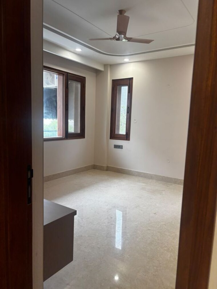 Room, sector 51 3 Bedroom 2000 Sq.Ft. Builder Floor In Sector 51 Gurgaon 10619513