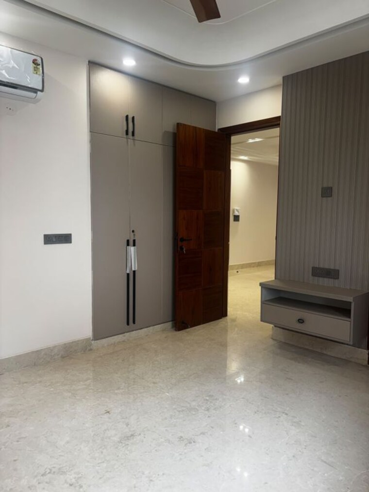 Room, sector 51 3 Bedroom 2000 Sq.Ft. Builder Floor In Sector 51 Gurgaon 10619513