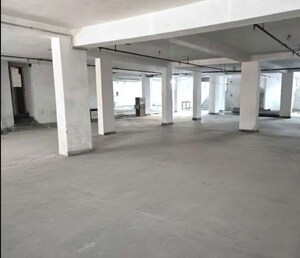 Parking in  Showroom at Bariatu – for Rent