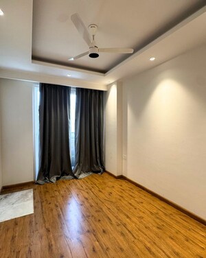 Bedroom in 3 BHK Builder Floor at Sector 23 – for Rent