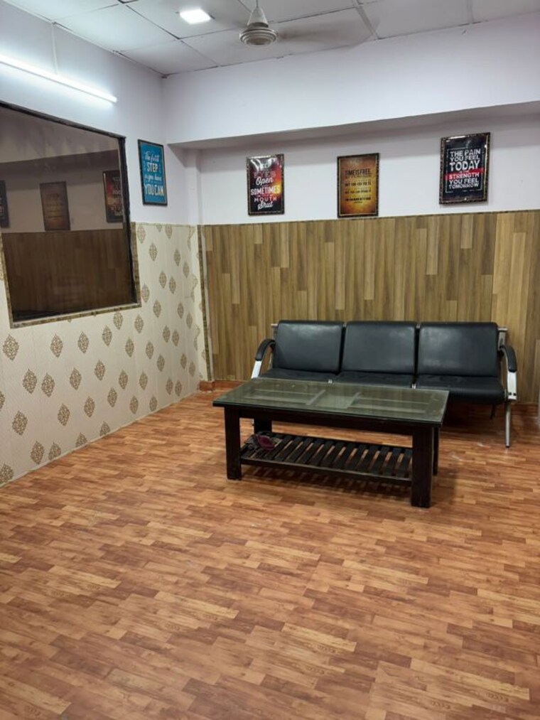 Room, sector 3 Commercial Office Space in IT/SEZ 750 Sq.Ft. In Sector 3 Noida 10619575