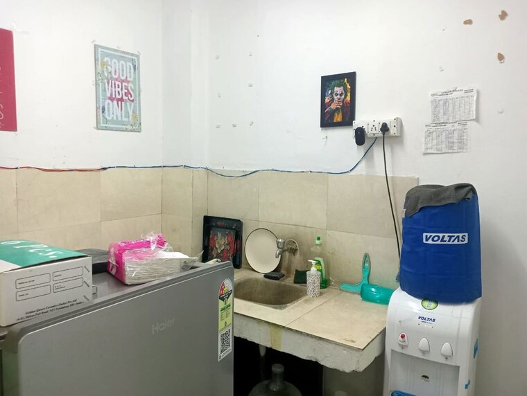 Kitchen, sector 3 Commercial Office Space in IT/SEZ 750 Sq.Ft. In Sector 3 Noida 10619575