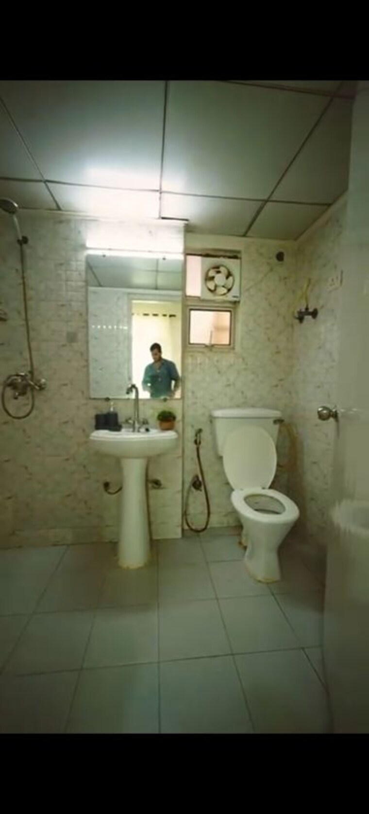 Bathroom, gaur-city-2-12th-avenue 2.5 Bedroom 1275 Sq.Ft. Apartment In Sector 16c Greater Noida Greater Noida 10619427