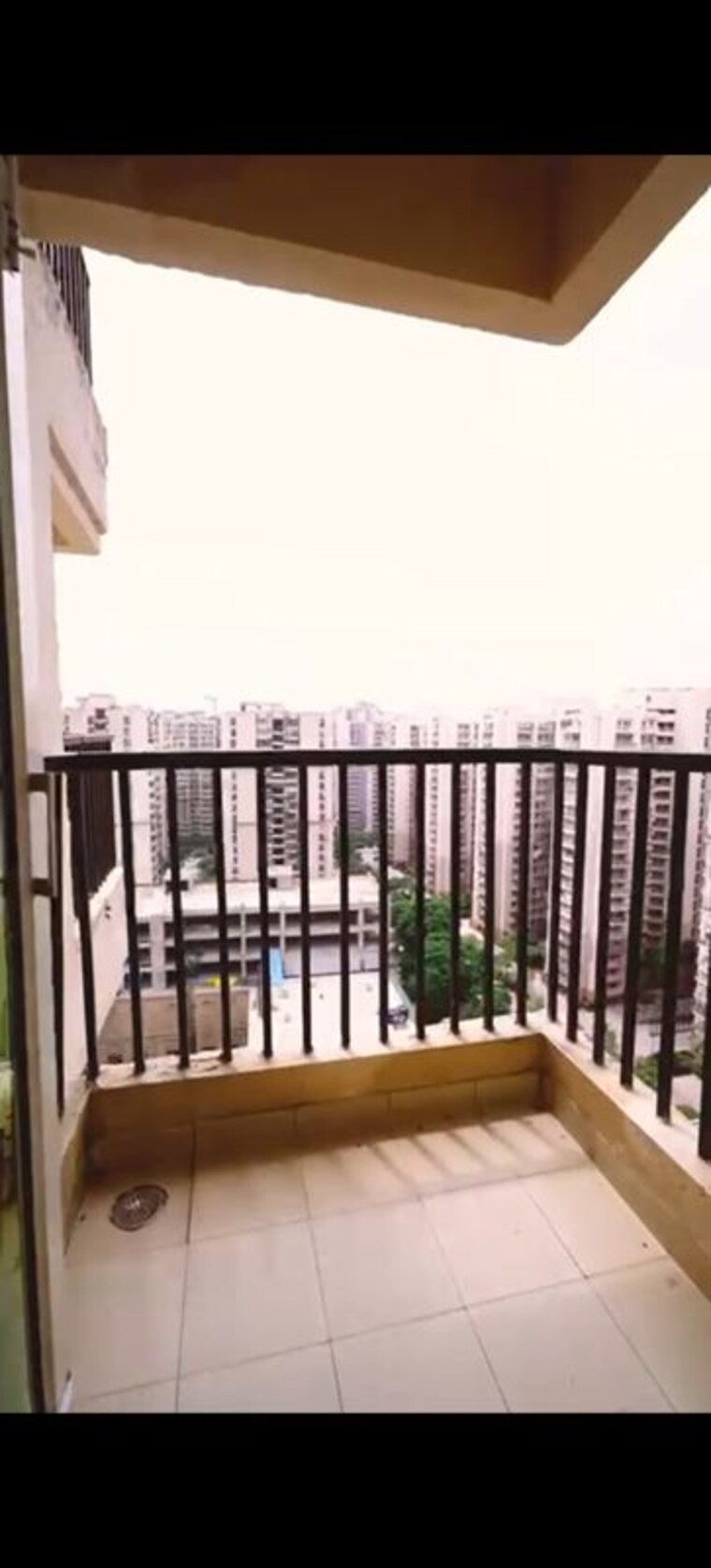 Balcony, gaur-city-2-12th-avenue 2.5 Bedroom 1275 Sq.Ft. Apartment In Sector 16c Greater Noida Greater Noida 10619427