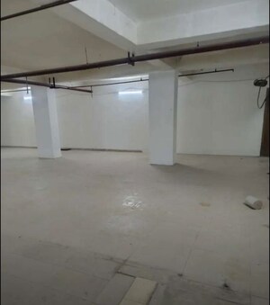 Room in  Showroom at Bariatu – for Rent