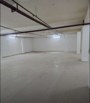 Room in  Showroom at Bariatu – for Rent