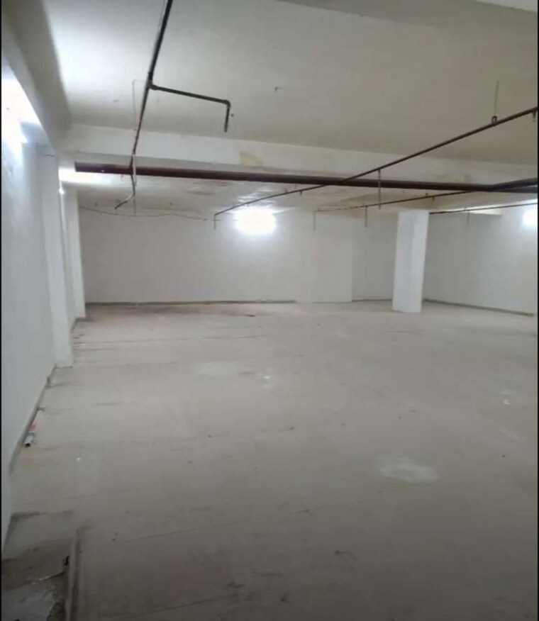 Room, bariatu Commercial Showroom 2000 Sq.Ft. In Bariatu Ranchi 10619589