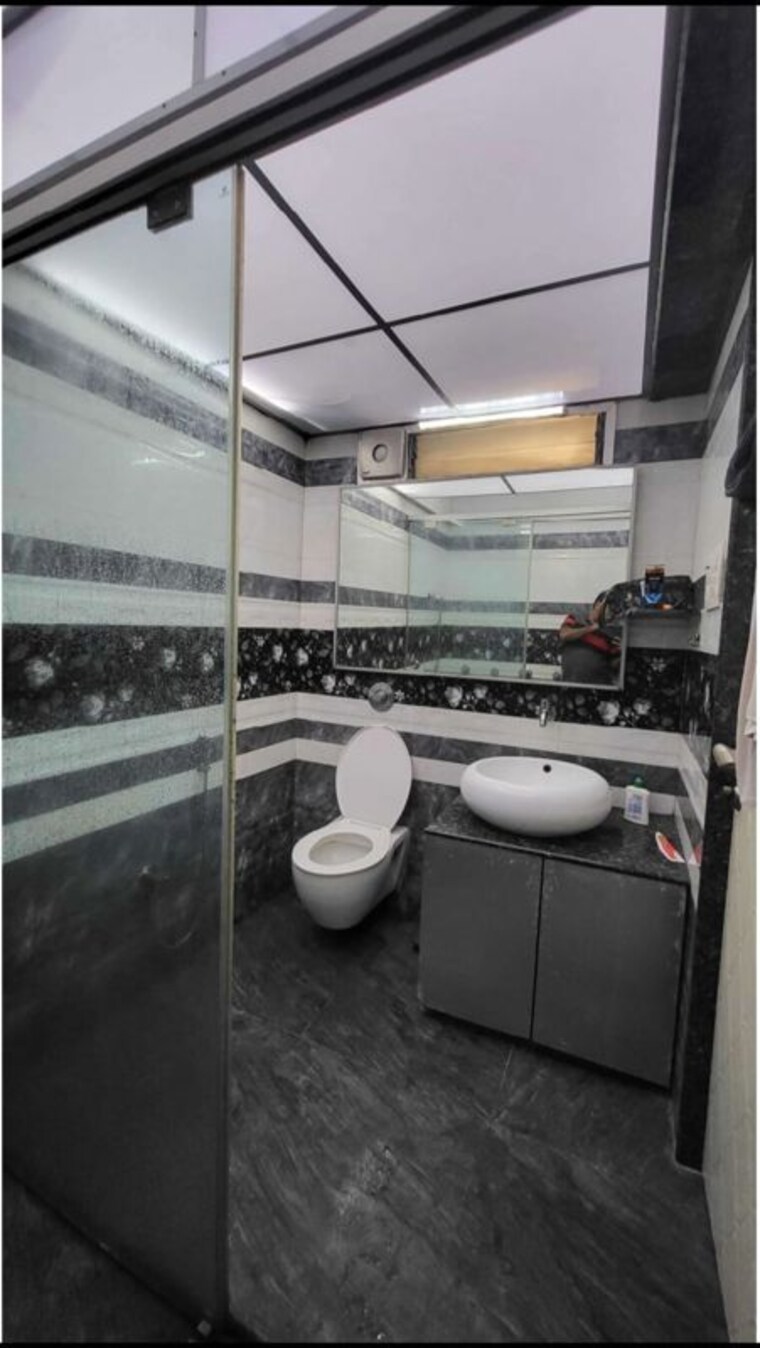 Bathroom, royal-classic-co-op-society 3 Bedroom 1100 Sq.Ft. Apartment In Andheri West Mumbai 10619602