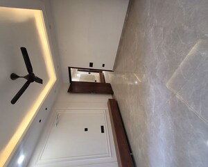 Building Lobby in 4 BHK Builder Floor at Green Fields Colony – for Sale