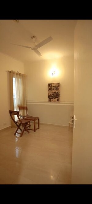 Room in 3 BHK Apartment at Gaur City 2 - 14th Avenue, Sector 16c Greater Noida – for Sale