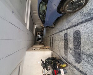 Parking in 4 BHK Builder Floor at Green Fields Colony – for Sale