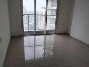 Room in 2 BHK Apartment at JP Decks, Goregaon East – for Rent