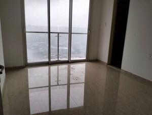 Room in 2 BHK Apartment at JP Decks, Goregaon East – for Rent